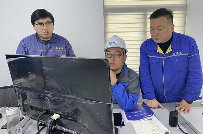 售后人員對時(shí)產(chǎn)1000噸智能化骨料生產(chǎn)線現(xiàn)場排查