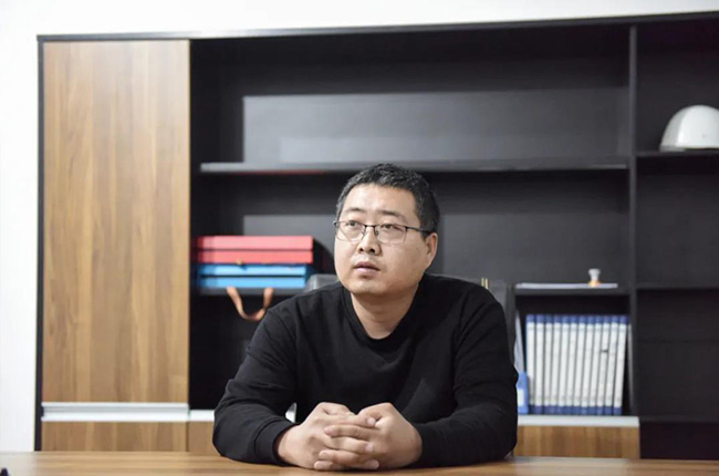 藍天衛(wèi)士環(huán)保材料時產1000噸骨料生產線負責人周總 藍天衛(wèi)士環(huán)保材料時產1000噸骨料生產線負責人周總