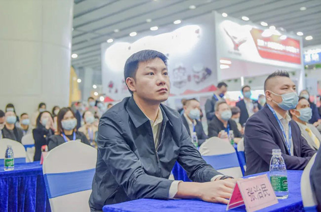 ���u(y��)���������L(zh��ng)������(y��ng)����ϯ�F(xi��n)��(ch��ng)