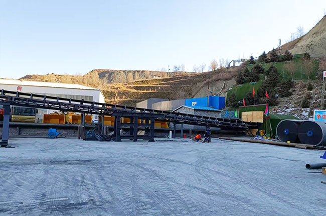 中譽(yù)鼎力DLHGC臥式旋回破碎機(jī)進(jìn)駐地下鐵礦項(xiàng)目 中譽(yù)鼎力DLHGC臥式旋回破碎機(jī)進(jìn)駐地下鐵礦項(xiàng)目