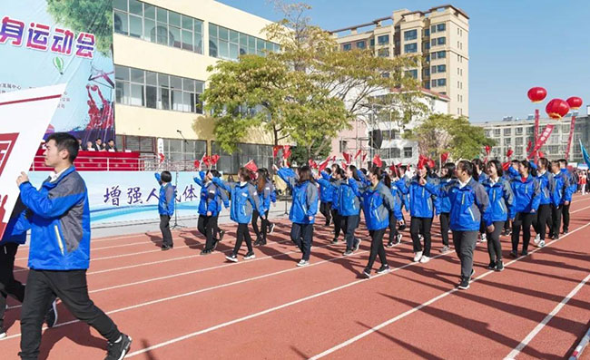 中譽(yù)鼎力方隊(duì)參加衛(wèi)輝市民運(yùn)動(dòng)會(huì)開(kāi)幕儀式