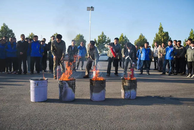 中譽(yù)鼎力智能裝備有限公司進(jìn)行消防實操演練