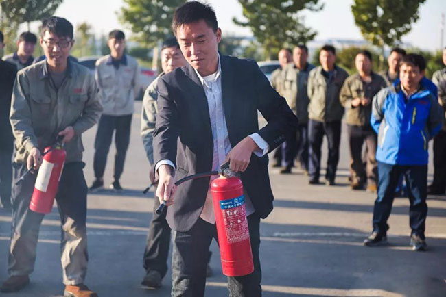 中譽(yù)鼎力智能裝備有限公司進(jìn)行消防實操演練