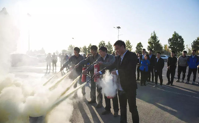 中譽(yù)鼎力智能裝備有限公司進(jìn)行消防實操演練