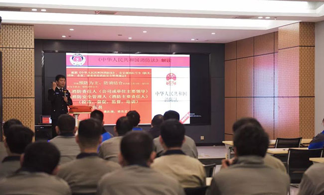 中譽(yù)鼎力智能裝備有限公司進(jìn)行消防實操演練