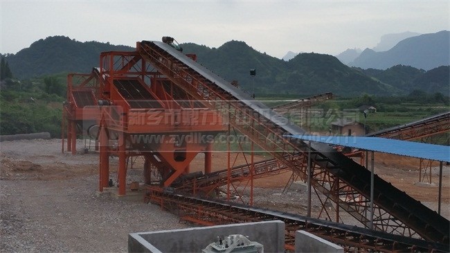 新鄉(xiāng)鼎力承建時(shí)產(chǎn)300噸八條石灰石生產(chǎn)線之一