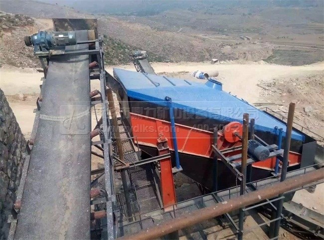 大型礦石破碎生產(chǎn)線