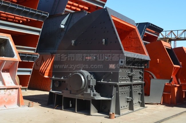 錘式破碎機設備生產(chǎn)現(xiàn)場