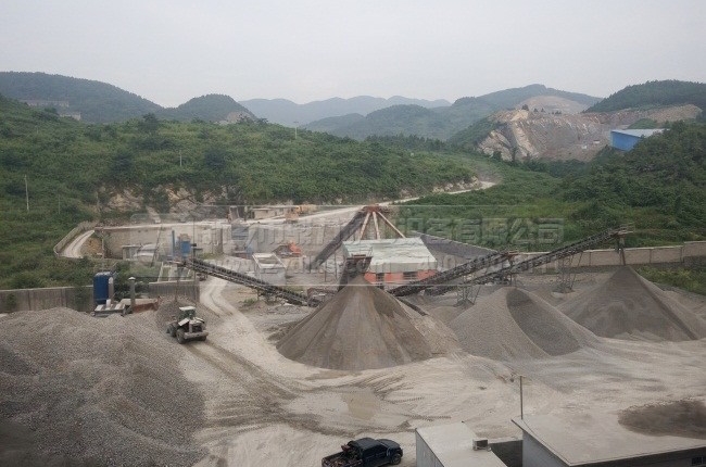時(shí)產(chǎn)1000噸石料生產(chǎn)線現(xiàn)場(chǎng)