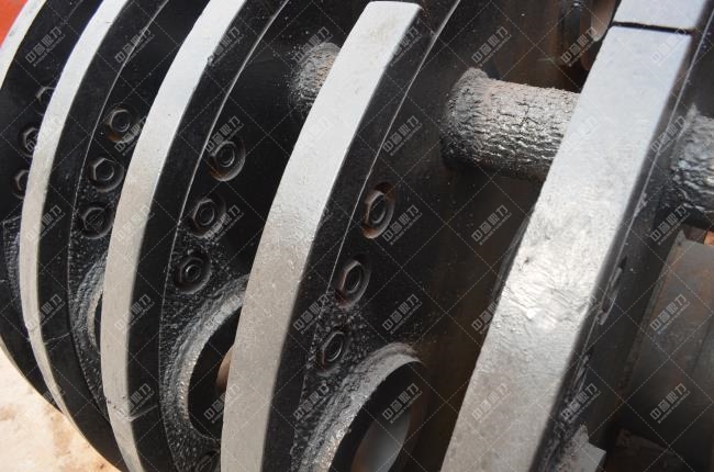 破碎機(jī)轉(zhuǎn)子局部