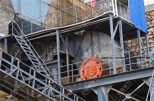 小型破碎機(jī)處理物料現(xiàn)場