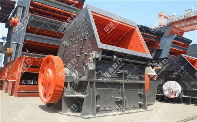 大型單段錘式破碎機(jī)