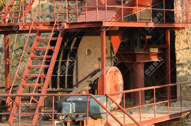 PCZ1510重錘破在石料廠的應(yīng)用現(xiàn)場