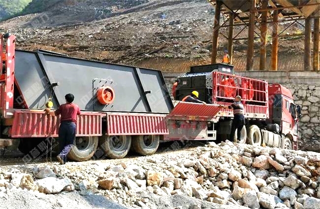 水利砂石生產(chǎn)線上的制砂機(jī)和篩子