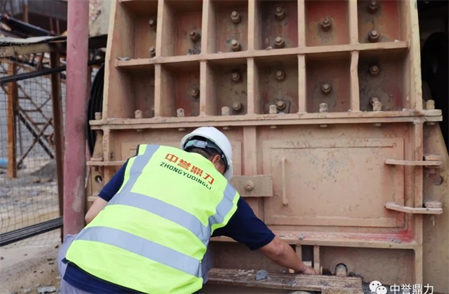 ���g���̎��z���O��F(xi��n)��