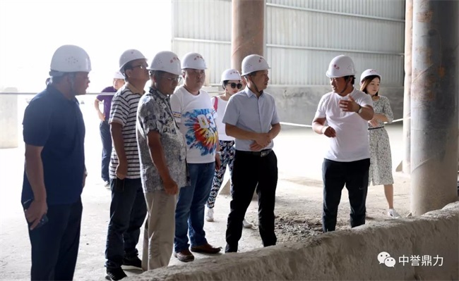 參觀衛(wèi)輝資源生產(chǎn)線進料處