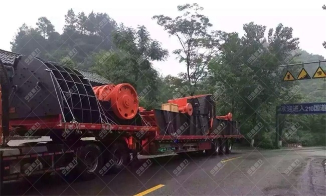 在運(yùn)輸中的砂場設(shè)備