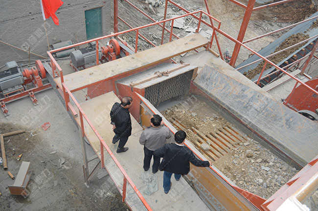 振動(dòng)給料機(jī)