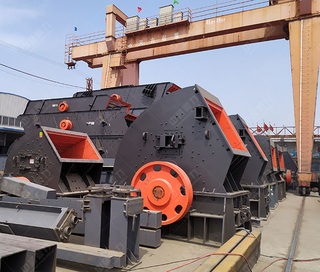 時產(chǎn)600噸錘式破碎機