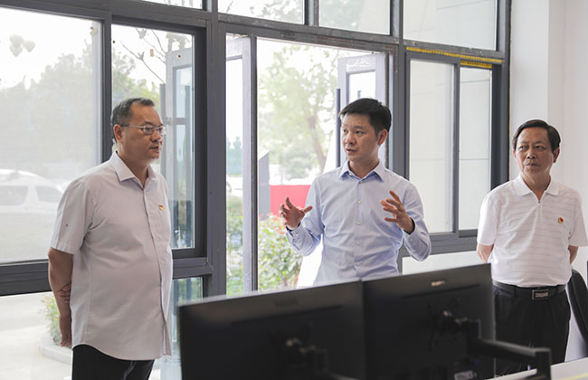 參觀中譽(yù)鼎力礦山管理云數(shù)據(jù)