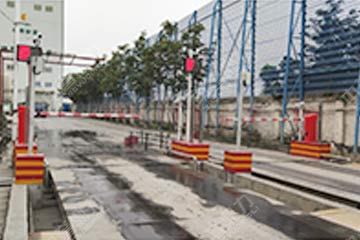 �����l(w��i)�x�S��ɰ�{���b�˟o��ֵ�صذ��Q��ϵ�y(t��ng)